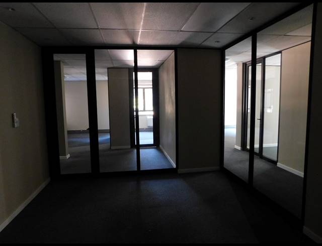 135M² OFFICE TO LET IN HYDE PARK